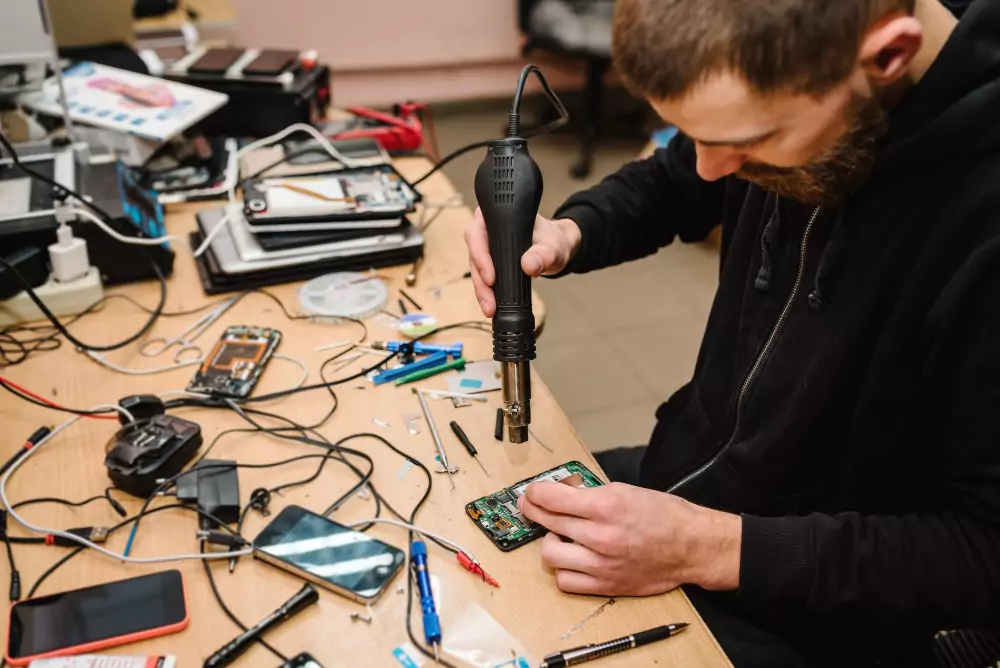  B Serve solves various problems of mobile phones, laptops, tablets, and other devices.